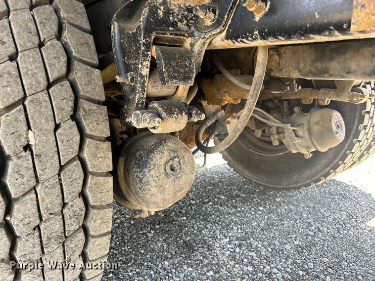 image for item EG1447 2000 Mack CH613 flatbed truck