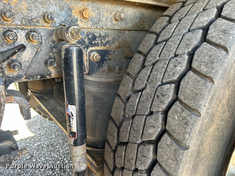 image for item EG1447 2000 Mack CH613 flatbed truck