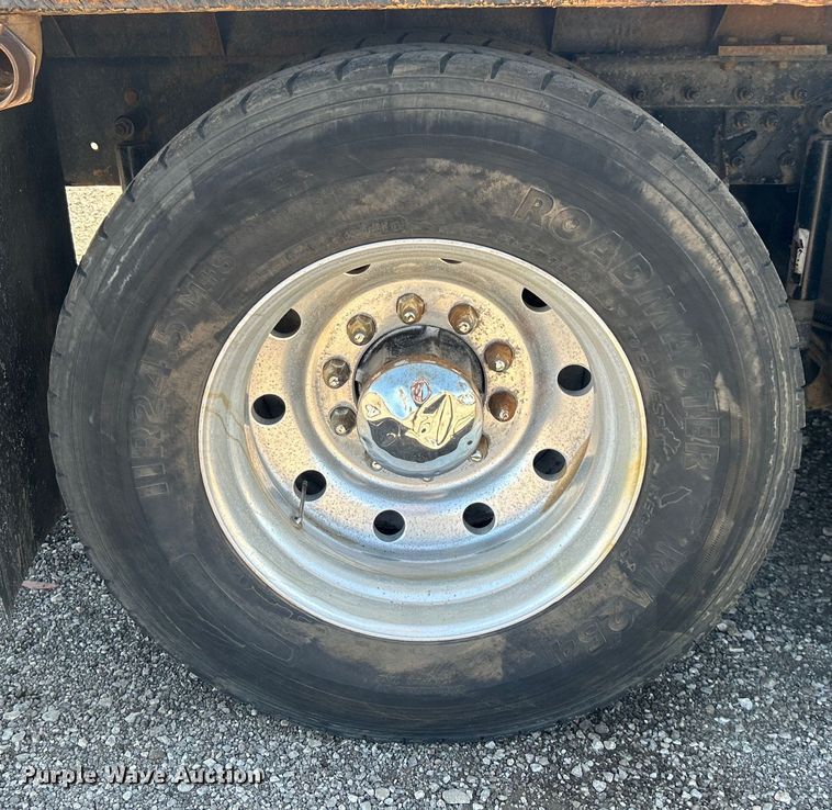 image for item EG1447 2000 Mack CH613 flatbed truck