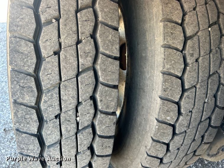 image for item EG1447 2000 Mack CH613 flatbed truck