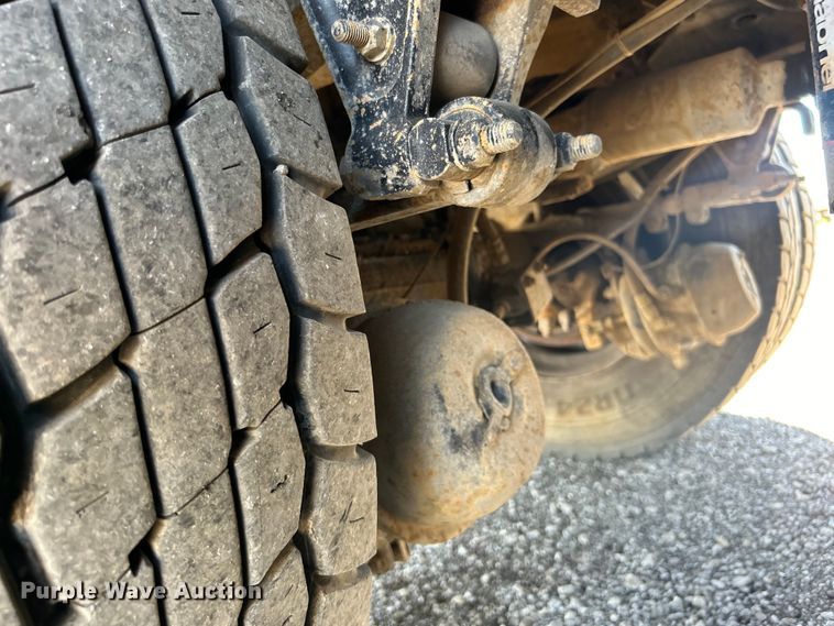 image for item EG1447 2000 Mack CH613 flatbed truck