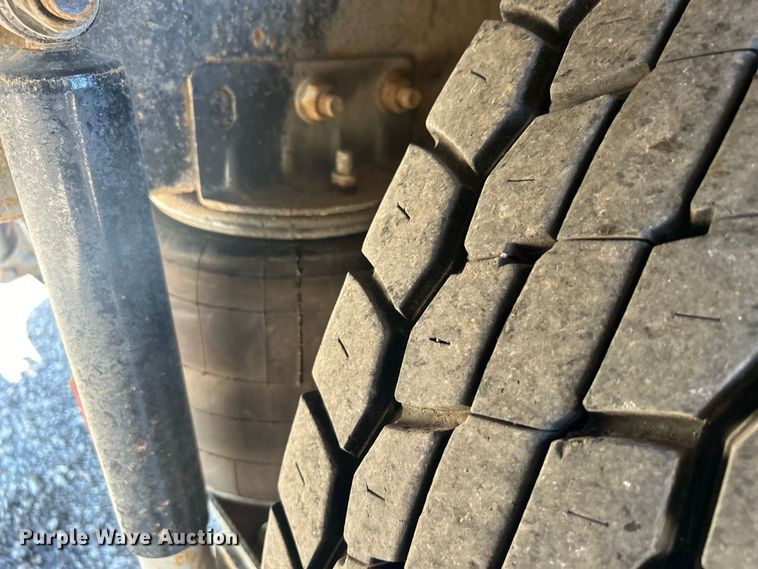 image for item EG1447 2000 Mack CH613 flatbed truck