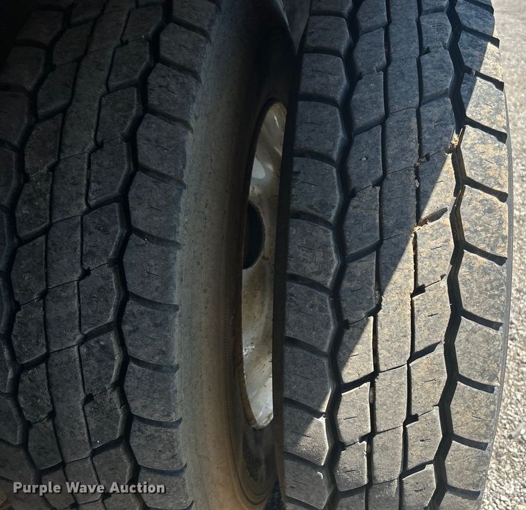 image for item EG1447 2000 Mack CH613 flatbed truck