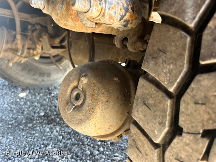 image for item EG1447 2000 Mack CH613 flatbed truck