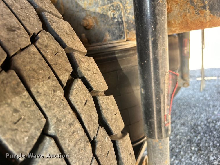 image for item EG1447 2000 Mack CH613 flatbed truck