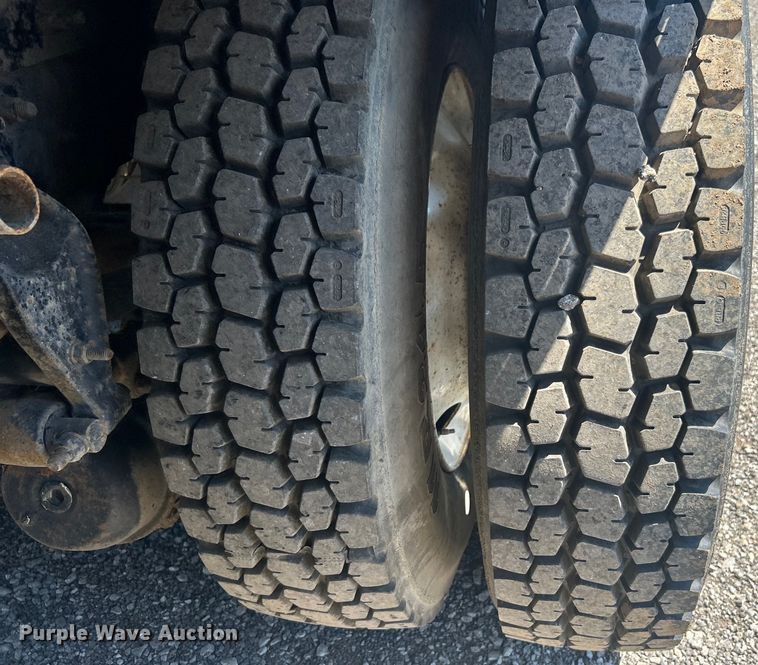 image for item EG1447 2000 Mack CH613 flatbed truck