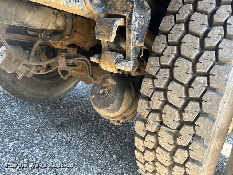 image for item EG1447 2000 Mack CH613 flatbed truck