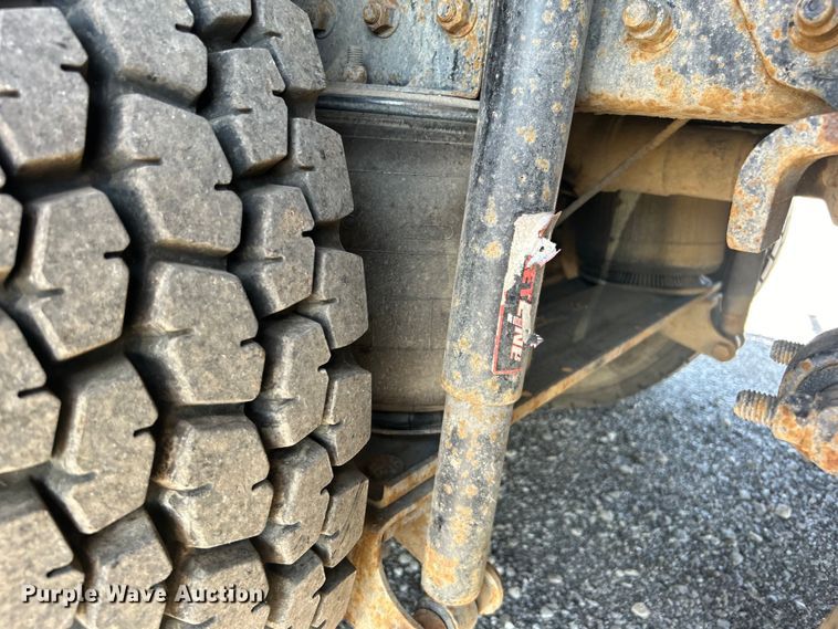 image for item EG1447 2000 Mack CH613 flatbed truck