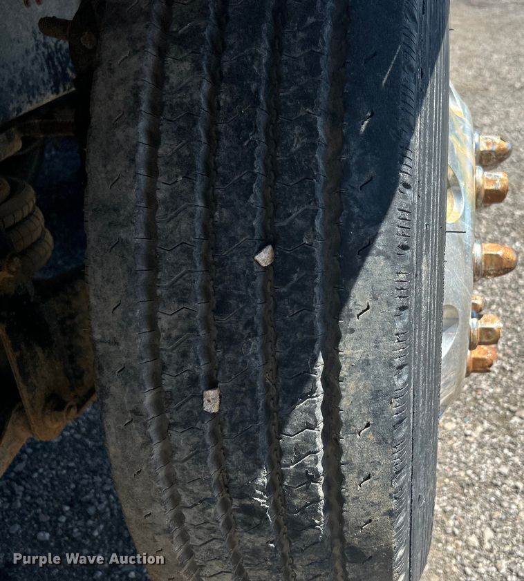 image for item EG1447 2000 Mack CH613 flatbed truck