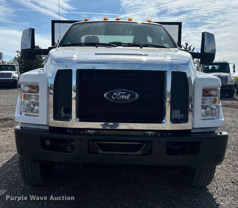 image for item EG1475 2017 Ford F650 Super Duty flatbed truck