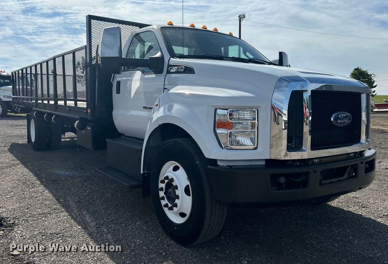 image for item EG1475 2017 Ford F650 Super Duty flatbed truck
