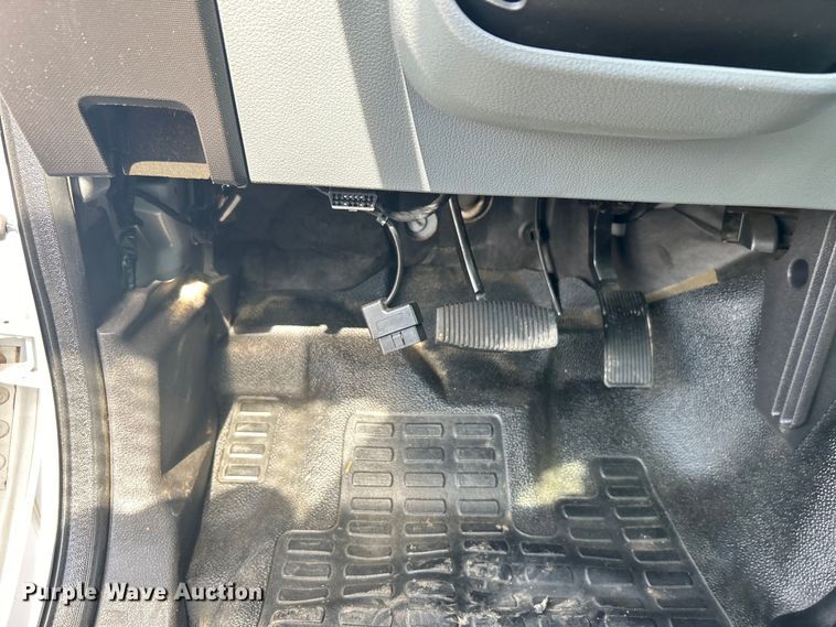 image for item EG1475 2017 Ford F650 Super Duty flatbed truck