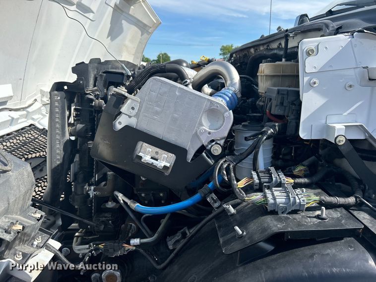 image for item EG1475 2017 Ford F650 Super Duty flatbed truck