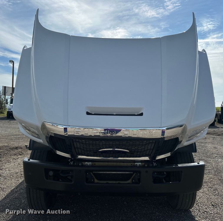 image for item EG1475 2017 Ford F650 Super Duty flatbed truck