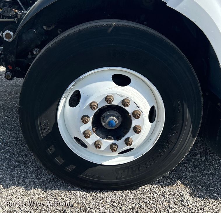 image for item EG1475 2017 Ford F650 Super Duty flatbed truck