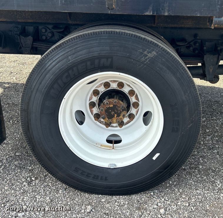 image for item EG1475 2017 Ford F650 Super Duty flatbed truck