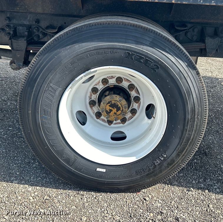 image for item EG1475 2017 Ford F650 Super Duty flatbed truck