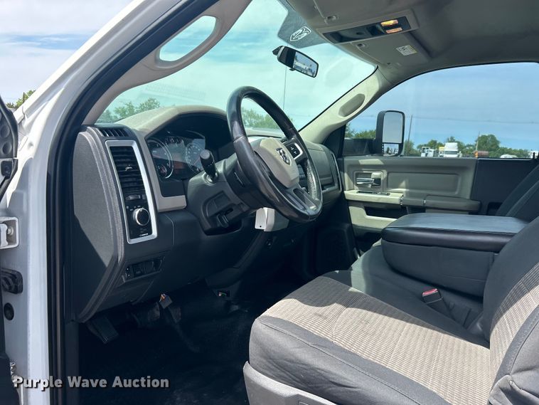 image for item EG1493 2011 Dodge Ram 4500HD flatbed truck