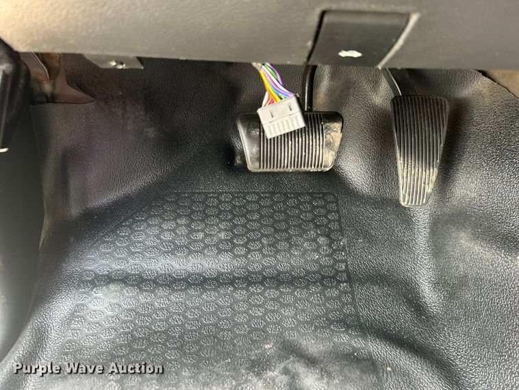 image for item EG1493 2011 Dodge Ram 4500HD flatbed truck