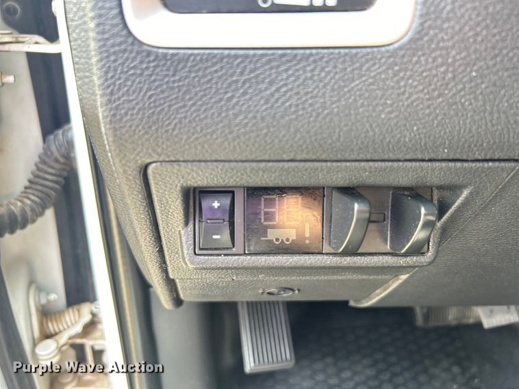 image for item EG1493 2011 Dodge Ram 4500HD flatbed truck