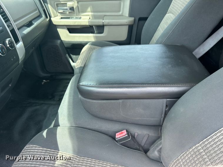 image for item EG1493 2011 Dodge Ram 4500HD flatbed truck