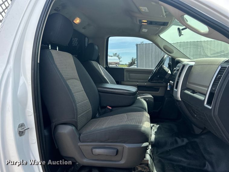 image for item EG1493 2011 Dodge Ram 4500HD flatbed truck