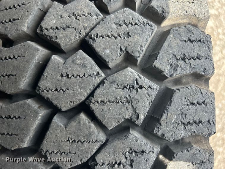 image for item EG1493 2011 Dodge Ram 4500HD flatbed truck