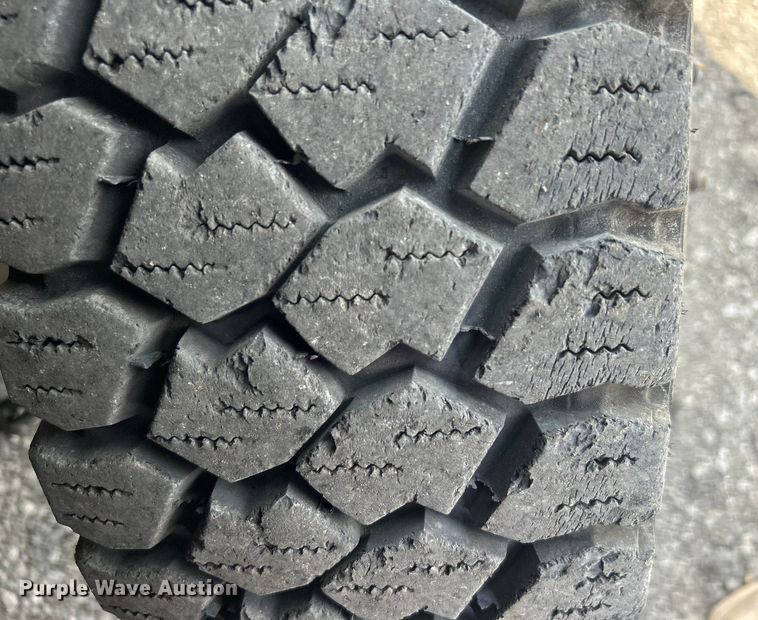 image for item EG1493 2011 Dodge Ram 4500HD flatbed truck