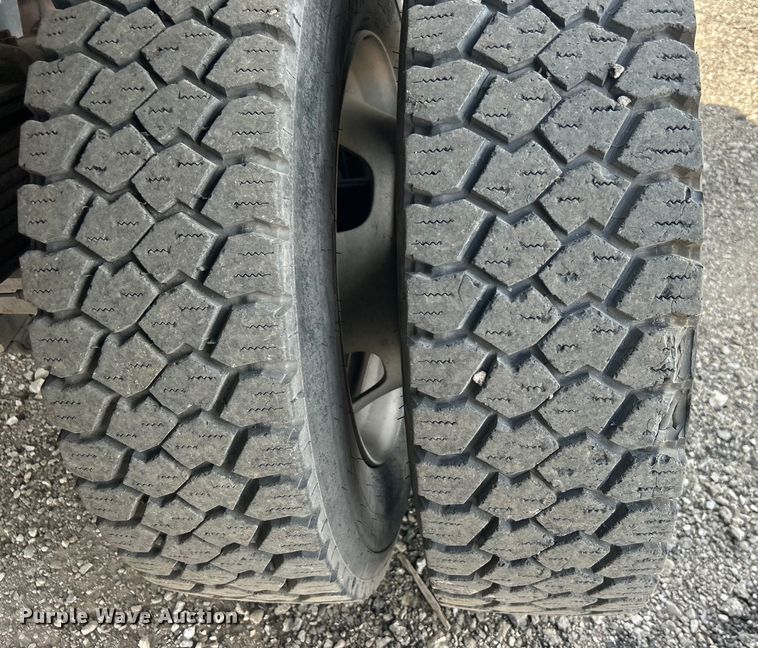 image for item EG1493 2011 Dodge Ram 4500HD flatbed truck