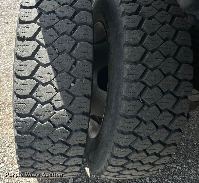 image for item EG1493 2011 Dodge Ram 4500HD flatbed truck