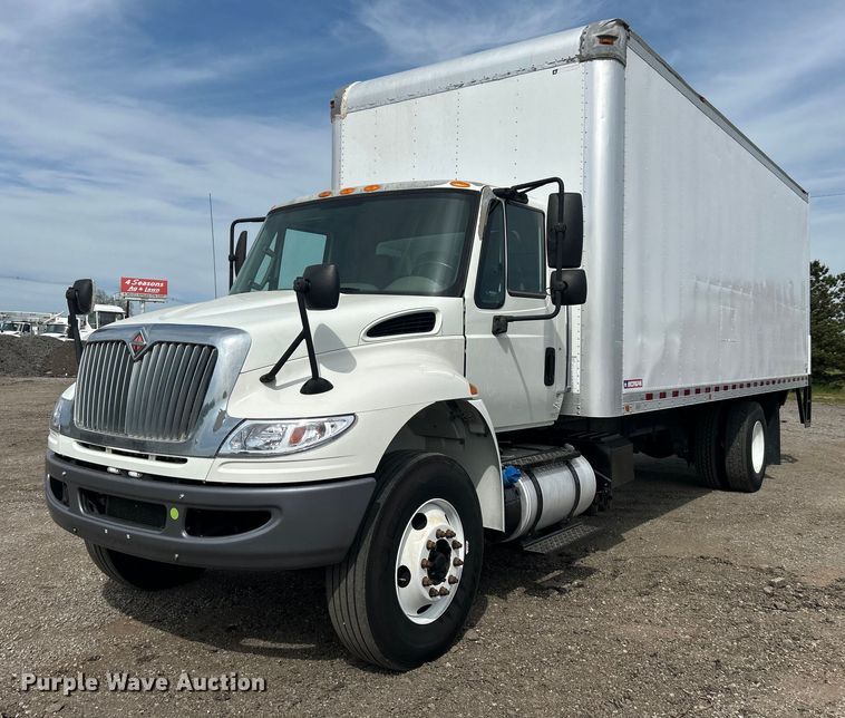 image for item EG1496 2015 International  4300 SBA box truck
