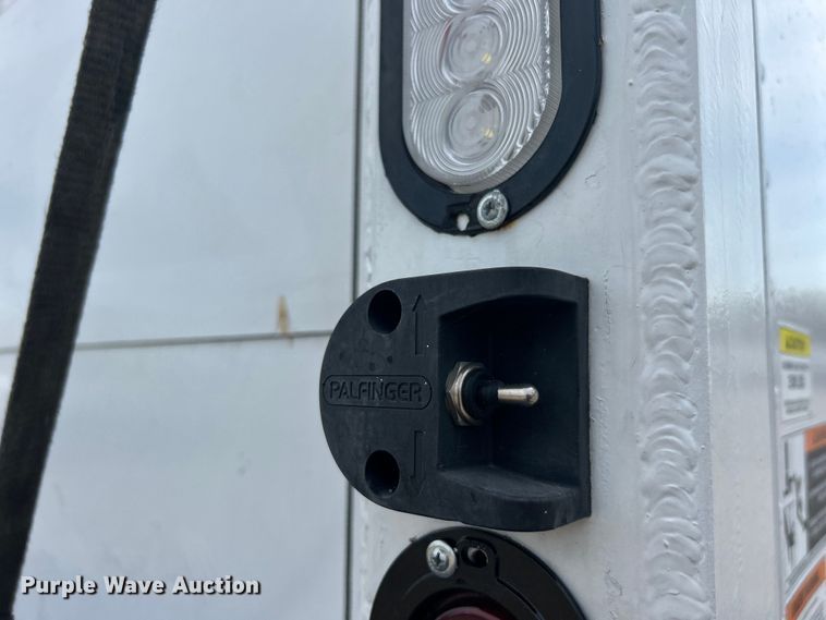 image for item EG1496 2015 International  4300 SBA box truck