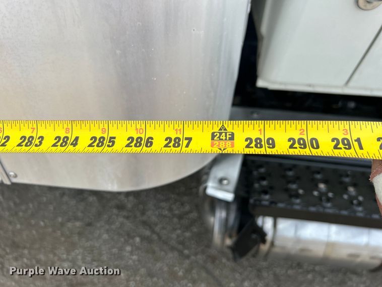 image for item EG1496 2015 International  4300 SBA box truck