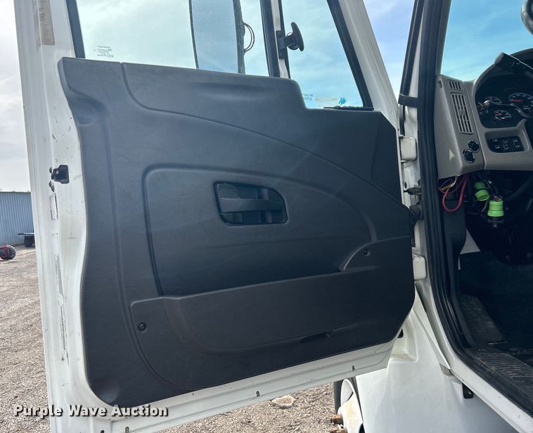 image for item EG1496 2015 International  4300 SBA box truck