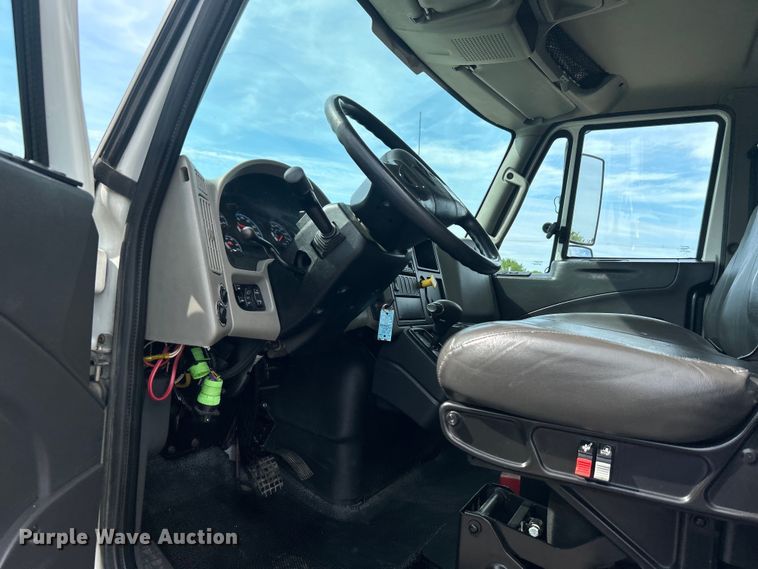 image for item EG1496 2015 International  4300 SBA box truck