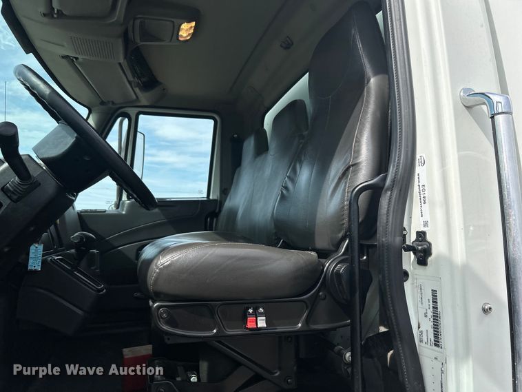 image for item EG1496 2015 International  4300 SBA box truck