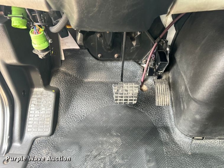 image for item EG1496 2015 International  4300 SBA box truck