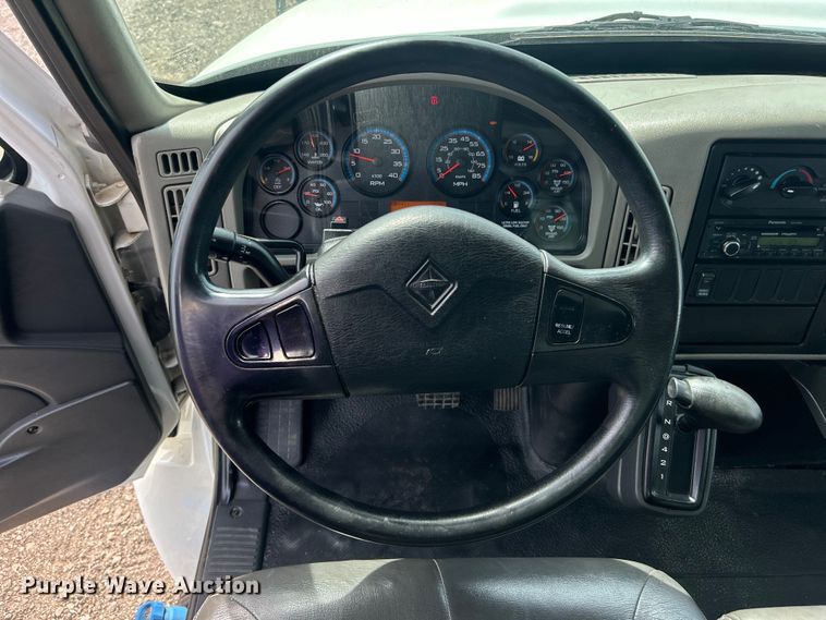 image for item EG1496 2015 International  4300 SBA box truck