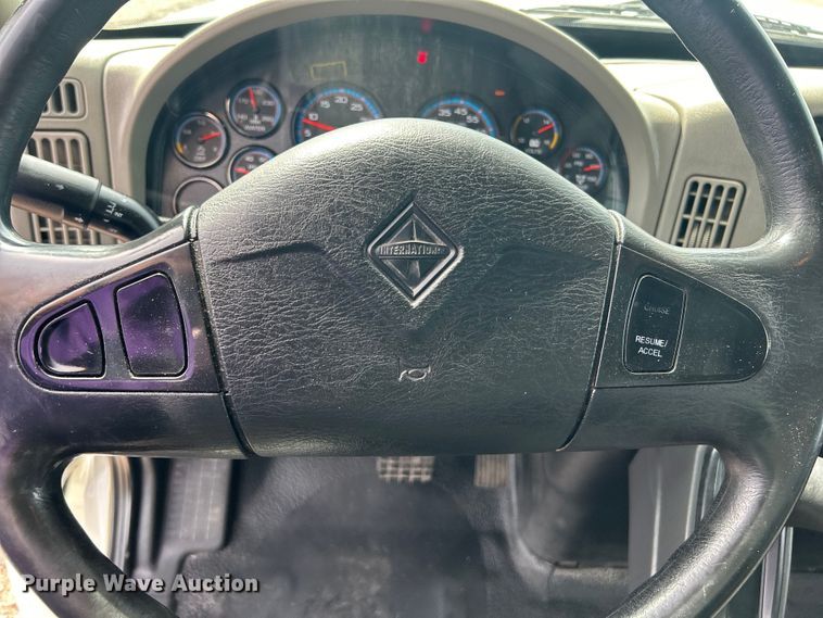 image for item EG1496 2015 International  4300 SBA box truck