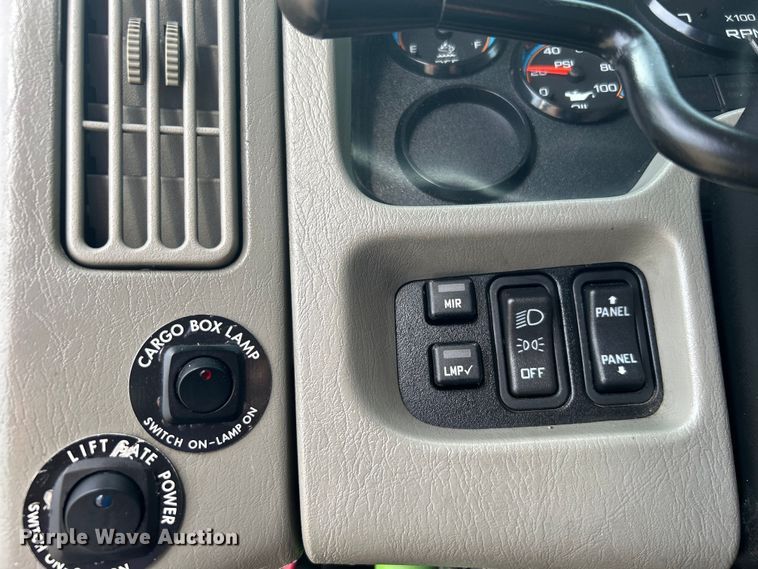 image for item EG1496 2015 International  4300 SBA box truck