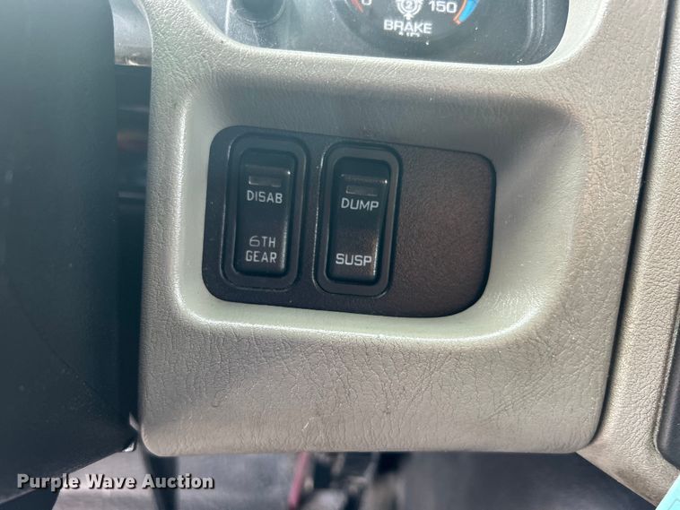 image for item EG1496 2015 International  4300 SBA box truck