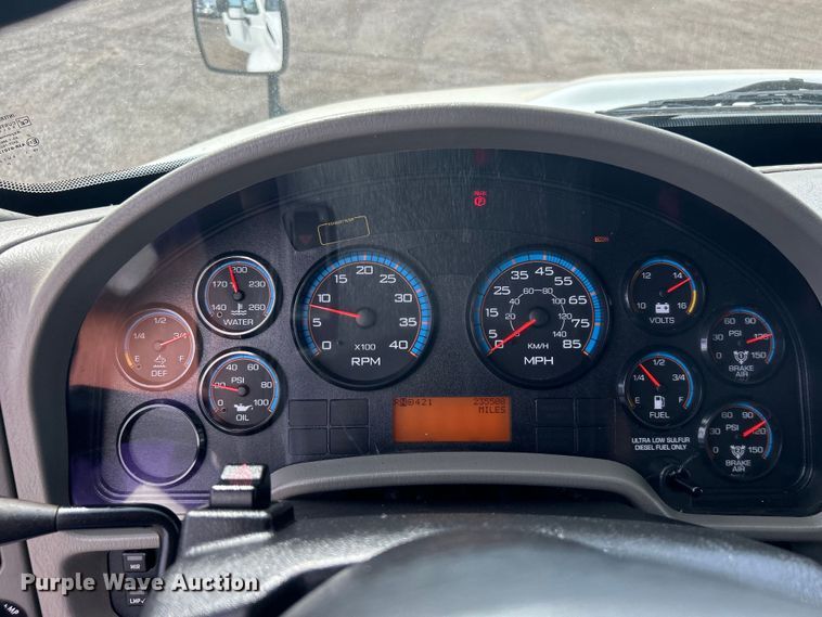 image for item EG1496 2015 International  4300 SBA box truck