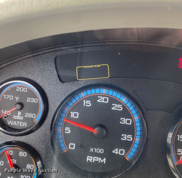 image for item EG1496 2015 International  4300 SBA box truck