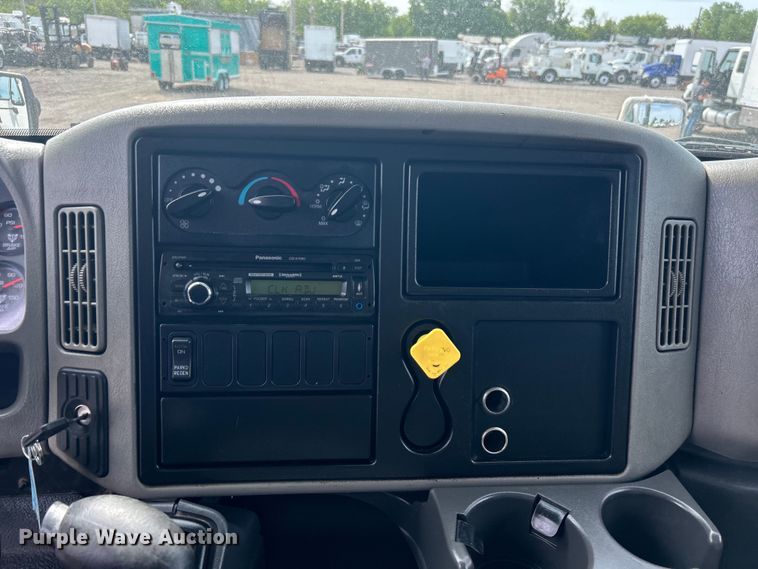 image for item EG1496 2015 International  4300 SBA box truck