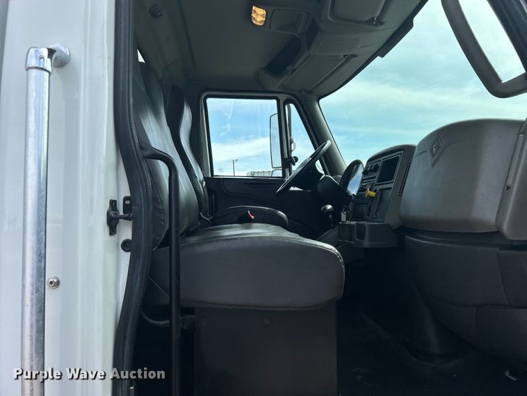 image for item EG1496 2015 International  4300 SBA box truck