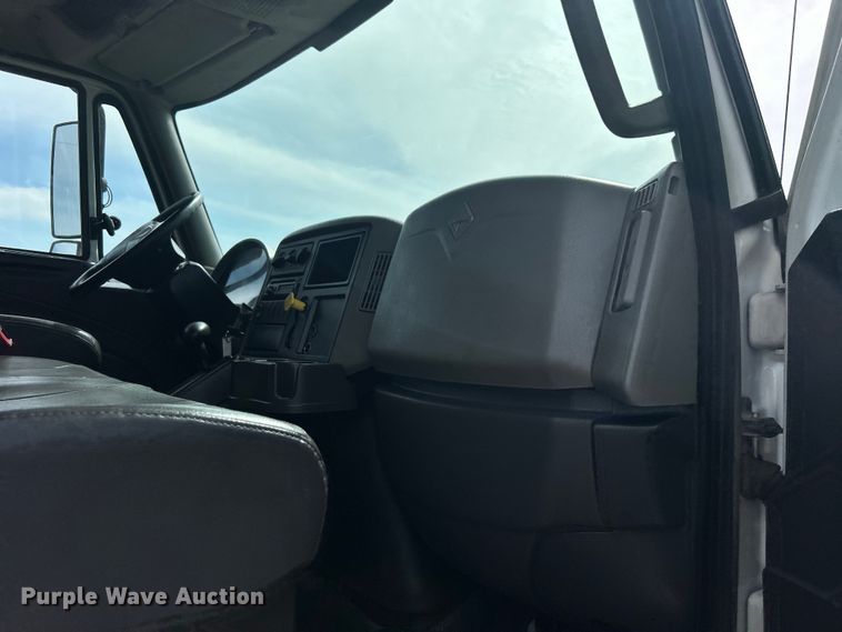 image for item EG1496 2015 International  4300 SBA box truck