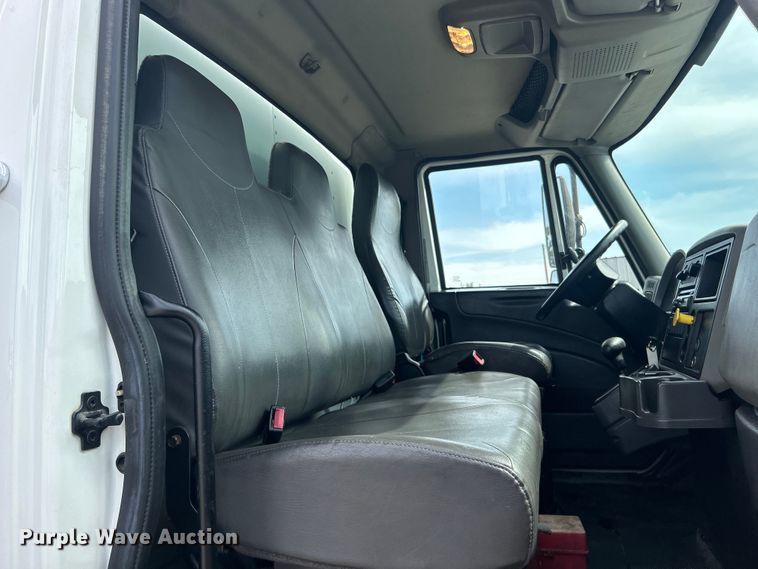 image for item EG1496 2015 International  4300 SBA box truck