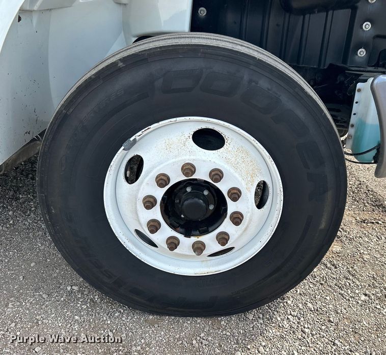 image for item EG1496 2015 International  4300 SBA box truck