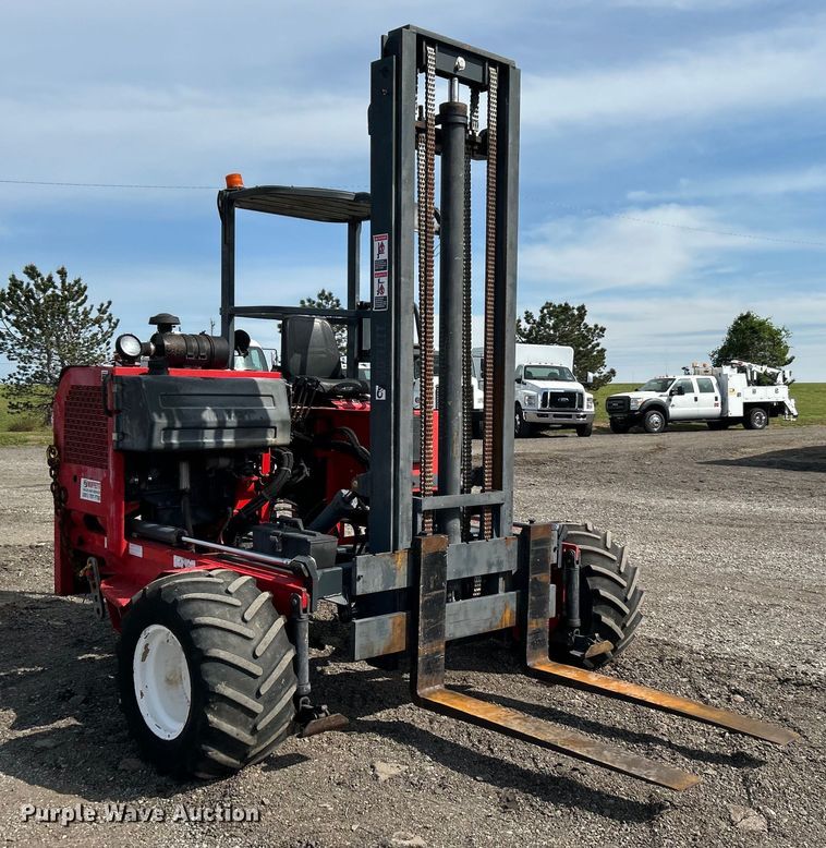 image for item EG1497 2001 Moffett M5500 forklift