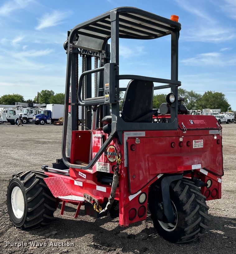 image for item EG1497 2001 Moffett M5500 forklift